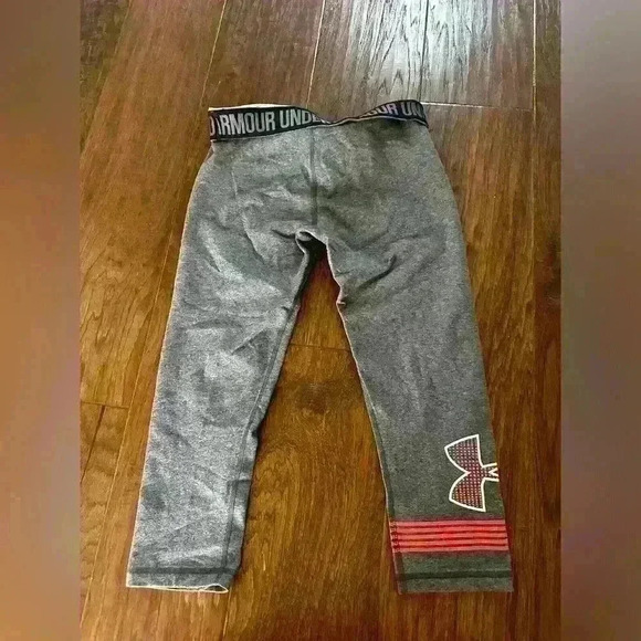 Under Armor Cropped Leggings - Picture 2 of 3